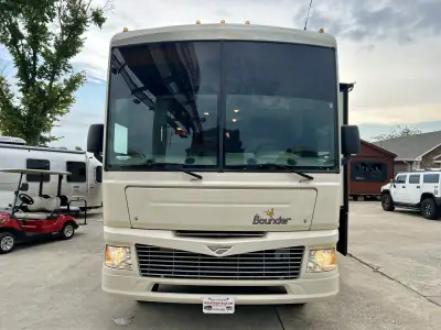 2007 Fleetwood Bounder 35E photo 6