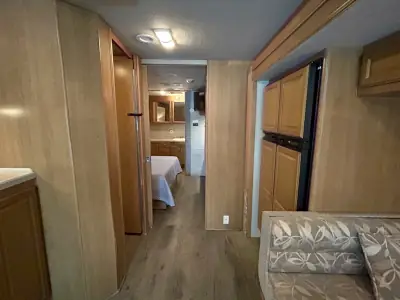2007 Fleetwood Bounder 35E photo 11