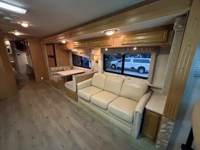 2007 Fleetwood Bounder 35E photo 8