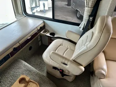 2007 Fleetwood Bounder 35E photo 14