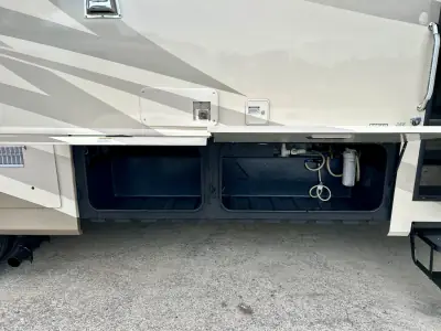 2007 Fleetwood Bounder 35E photo 16