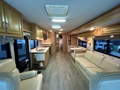 2007 Fleetwood Bounder 35E photo 7