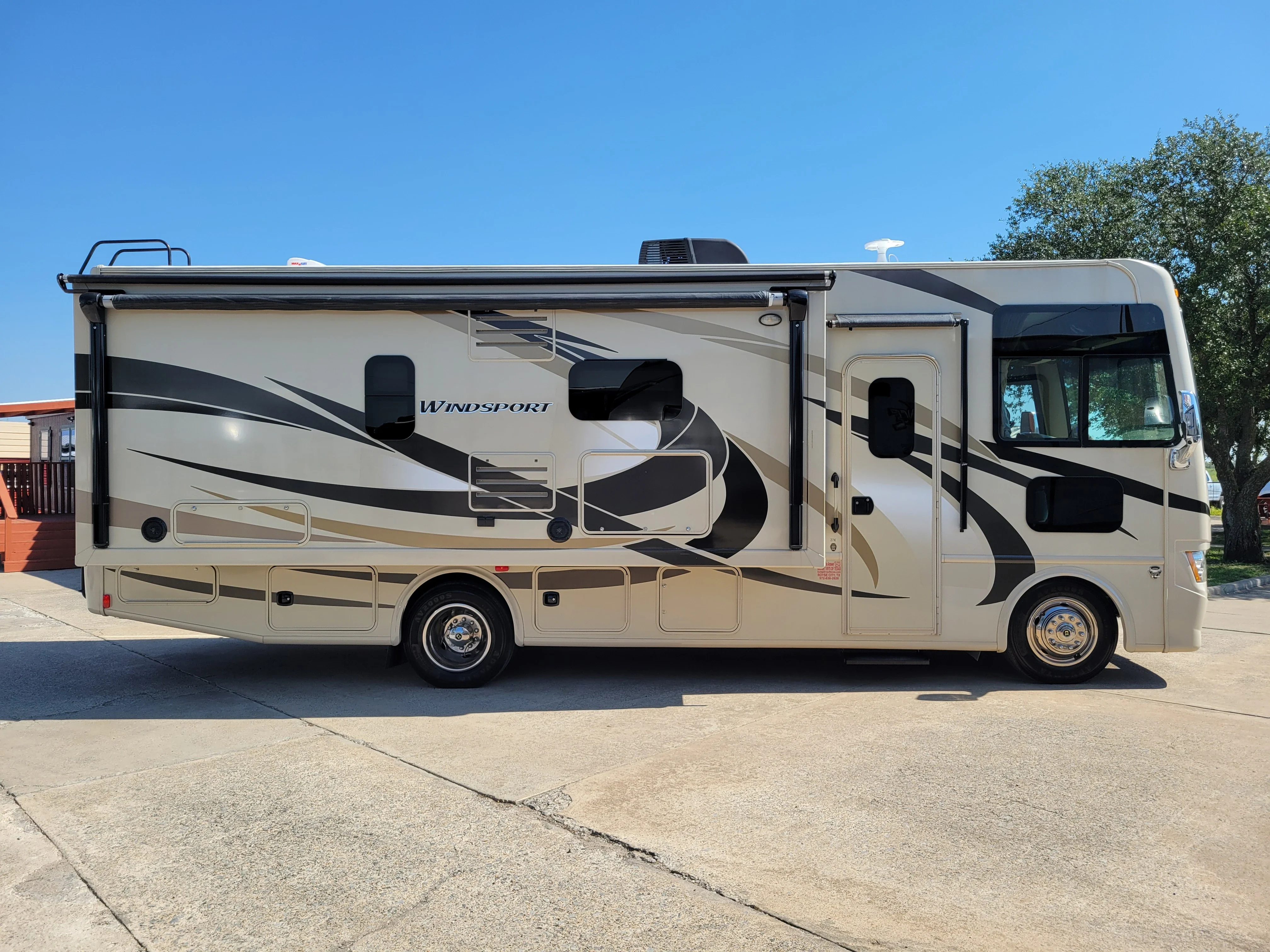 2016 Thor Motor Coach Windsport 27K exterior