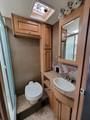 2016 Thor Motor Coach Windsport 27K photo 13