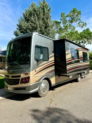 Used 2016 Fleetwood Bounder 33C