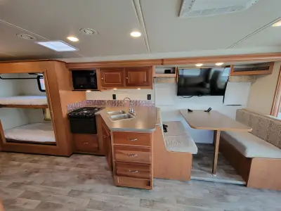 2017 Winnebago Vista 31BE photo 13