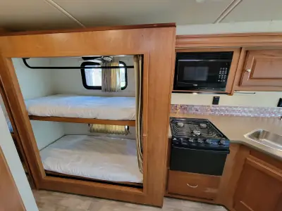 2017 Winnebago Vista 31BE photo 15