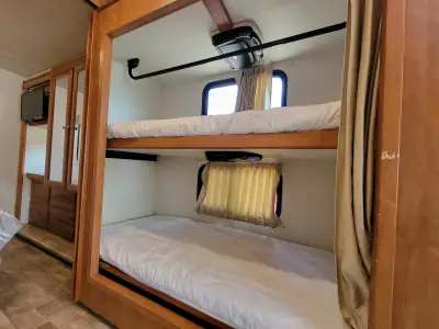 2017 Winnebago Vista 31BE photo 16
