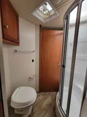 2017 Winnebago Vista 31BE photo 21