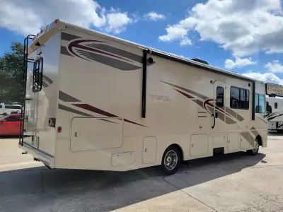 2017 Winnebago Vista 31BE photo 6