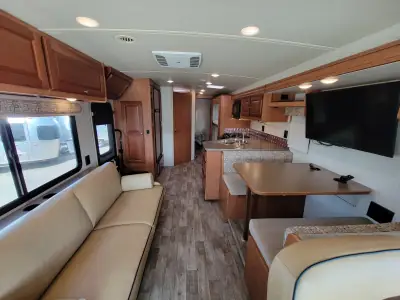 2017 Winnebago Vista 31BE photo 9