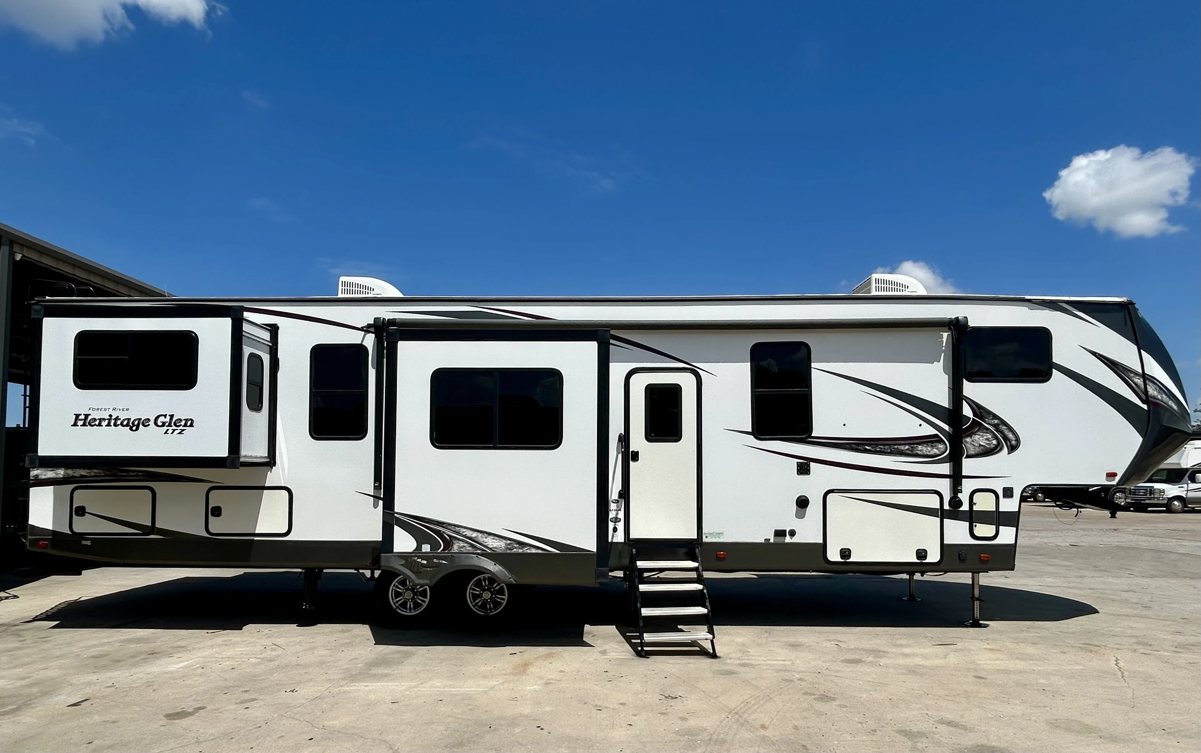 2018 Forest River Wildwood Heritage Glen LTZ 372RD exterior