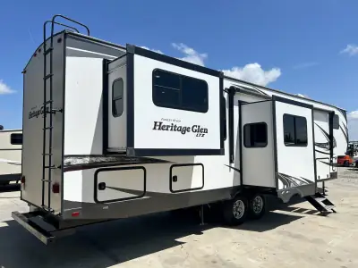 2018 Forest River Wildwood Heritage Glen LTZ 372RD photo 4