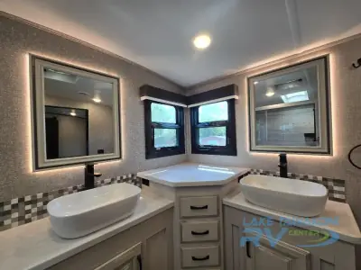 2023 Jayco North Point 382FLRB photo 28