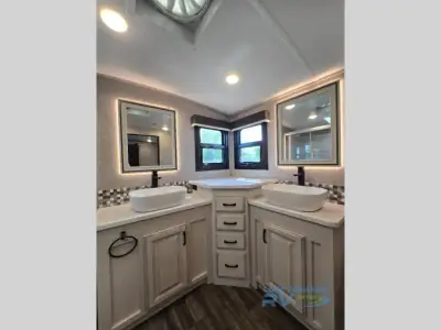 2023 Jayco North Point 382FLRB photo 27