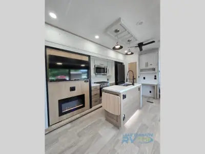 2025 Forest River Sandpiper 4002FB photo 12