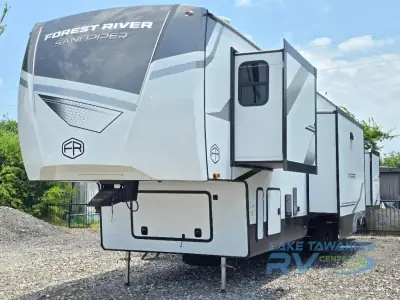 2025 Forest River Sandpiper 4002FB photo 3