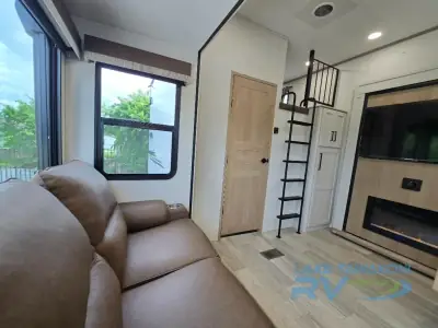 2025 Forest River Sandpiper 4002FB photo 10