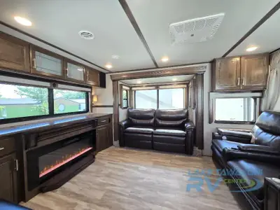 2020 Grand Design Solitude 375RES R photo 10