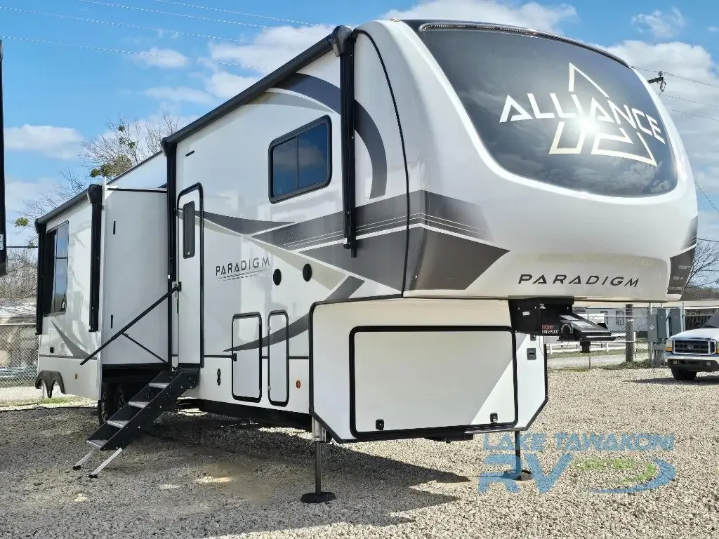 2024 Alliance Paradigm 395DS exterior