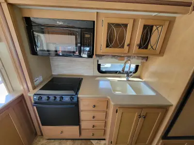 2016 Thor Motor Coach Windsport 27K photo 12
