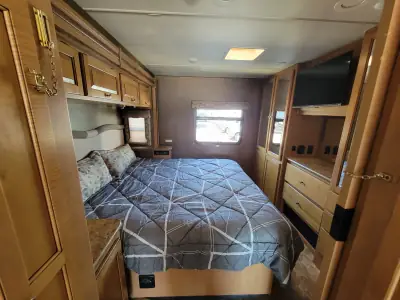 2016 Thor Motor Coach Windsport 27K photo 16
