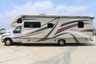 2017 Fleetwood Jamboree 30F photo 2
