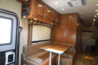 2017 Fleetwood Jamboree 30F photo 10