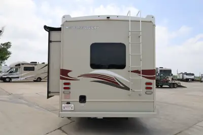 2017 Fleetwood Jamboree 30F photo 7