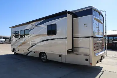 2013 Holiday Rambler Vacationer SE 33SFD photo 5