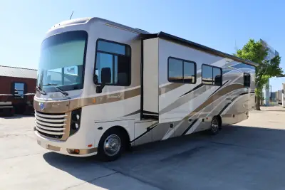2013 Holiday Rambler Vacationer SE 33SFD photo 3