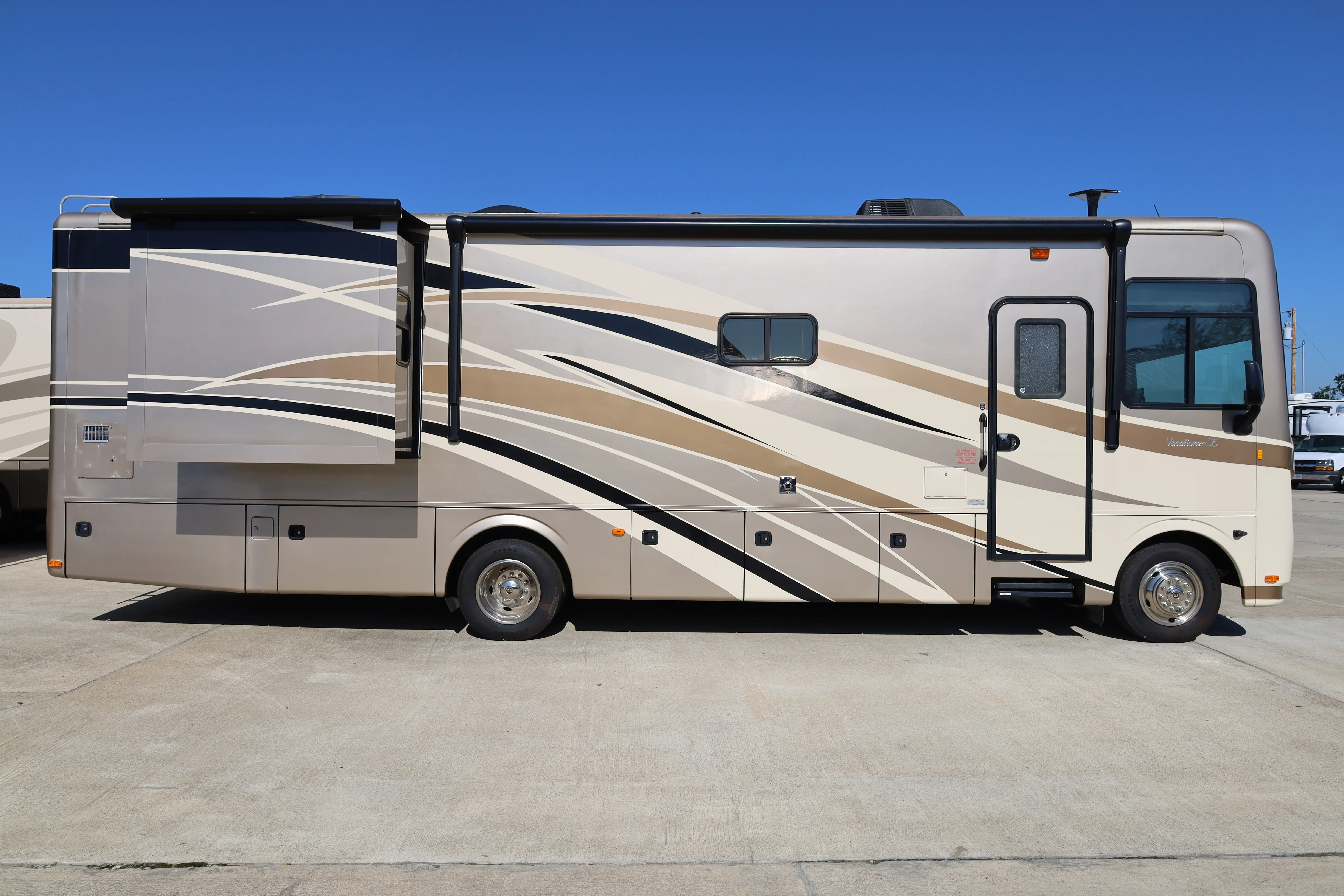 2013 Holiday Rambler Vacationer SE 33SFD exterior