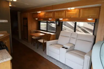 2013 Holiday Rambler Vacationer SE 33SFD photo 9