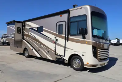 2013 Holiday Rambler Vacationer SE 33SFD photo 2