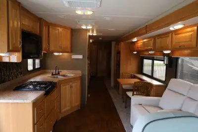 2013 Holiday Rambler Vacationer SE 33SFD photo 8