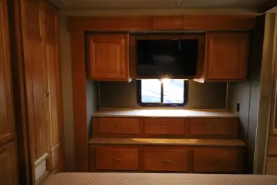 2013 Holiday Rambler Vacationer SE 33SFD photo 13