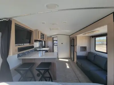 2021 Cruiser Radiance Ultra Lite R-21RB photo 9