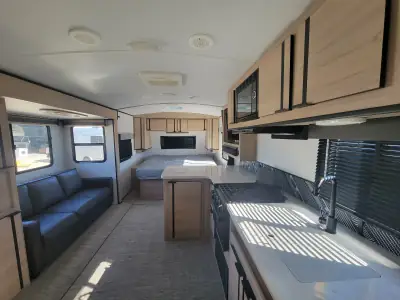 2021 Cruiser Radiance Ultra Lite R-21RB photo 8