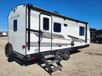 2021 Cruiser Radiance Ultra Lite R-21RB photo 5