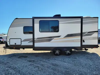 2021 Cruiser Radiance Ultra Lite R-21RB photo 2