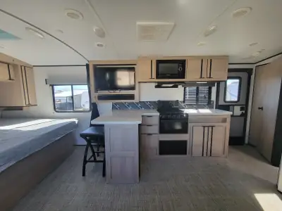 2021 Cruiser Radiance Ultra Lite R-21RB photo 10