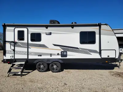 2021 Cruiser Radiance Ultra Lite R-21RB