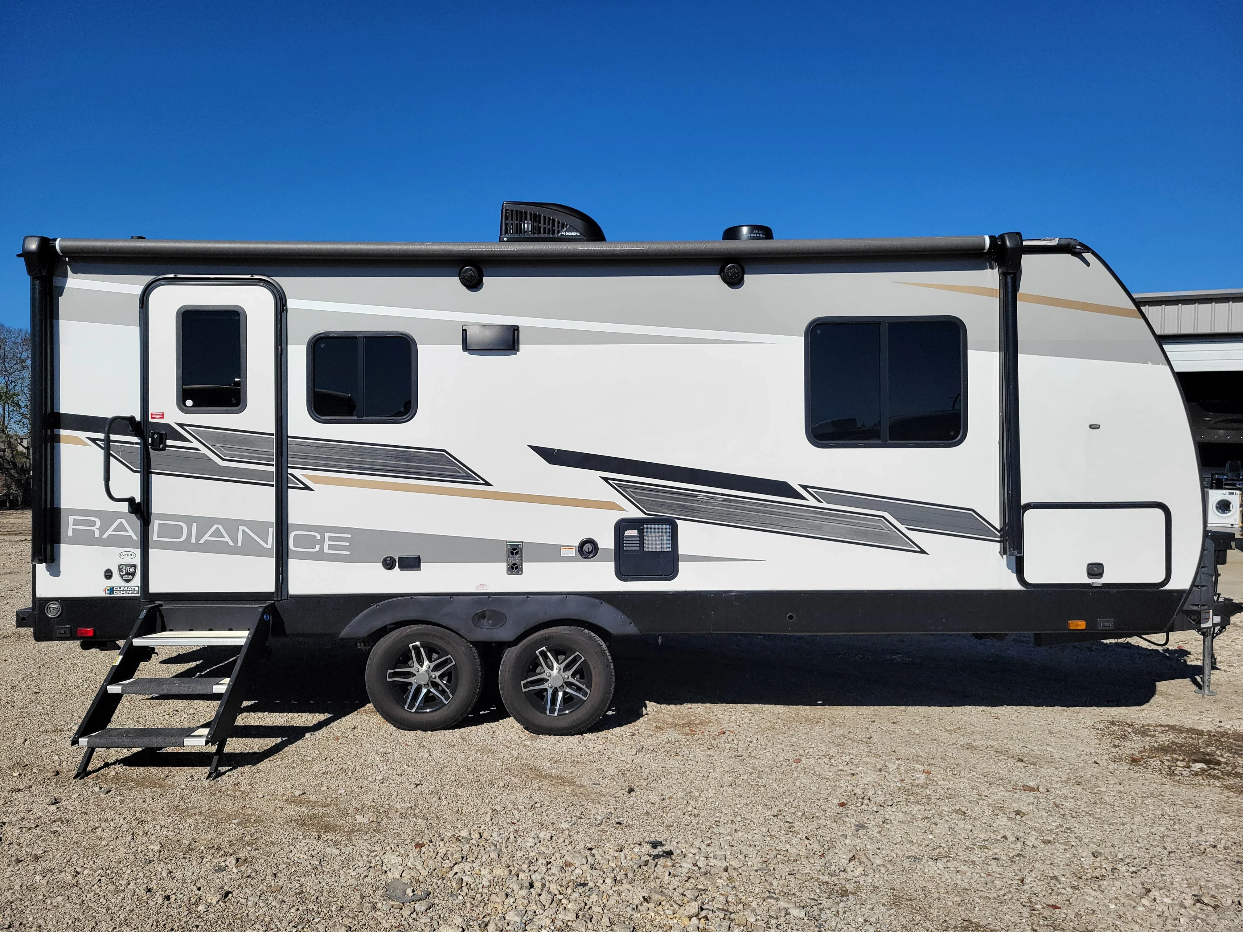 2021 Cruiser Radiance Ultra Lite R-21RB exterior