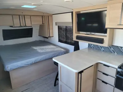 2021 Cruiser Radiance Ultra Lite R-21RB photo 12