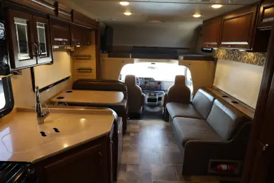 2016 Thor Motor Coach Four Winds 31E photo 11