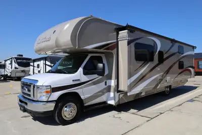 2016 Thor Motor Coach Four Winds 31E photo 3