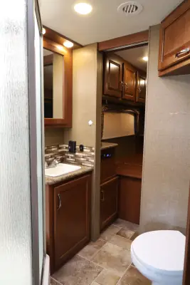 2016 Thor Motor Coach Four Winds 31E photo 15