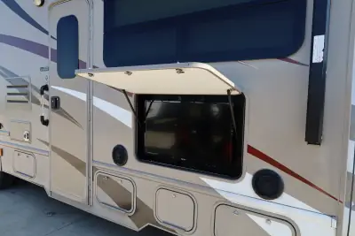 2016 Thor Motor Coach Four Winds 31E photo 27