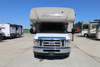 2016 Thor Motor Coach Four Winds 31E photo 5