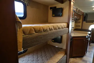 2016 Thor Motor Coach Four Winds 31E photo 13